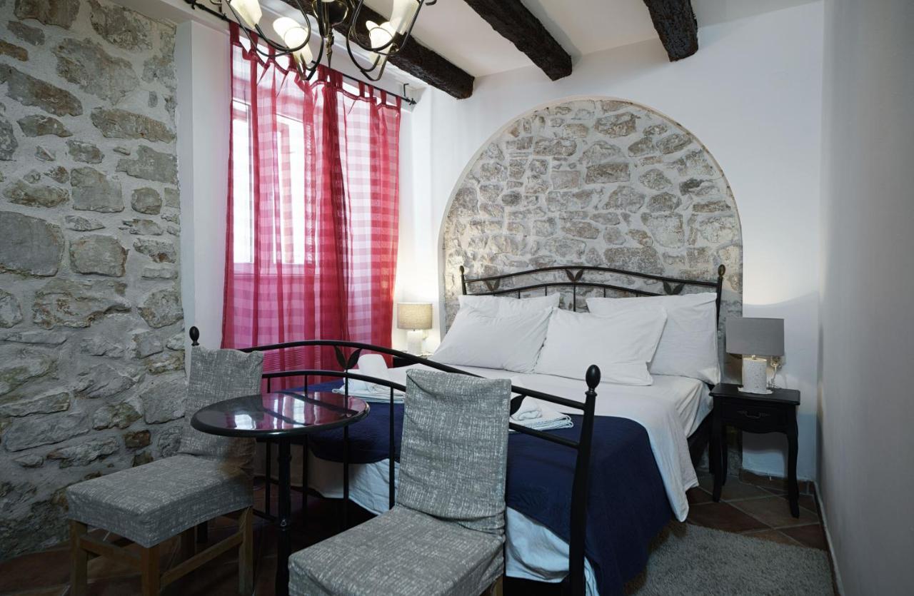 Heritage Residence In Center With Pool- Apartments ヴォディツェ 部屋 写真