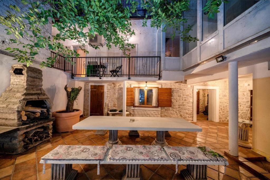 Heritage Residence In Center With Pool- Apartments ヴォディツェ エクステリア 写真