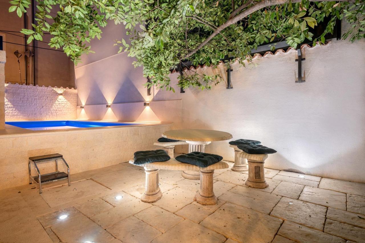 Heritage Residence In Center With Pool- Apartments ヴォディツェ エクステリア 写真