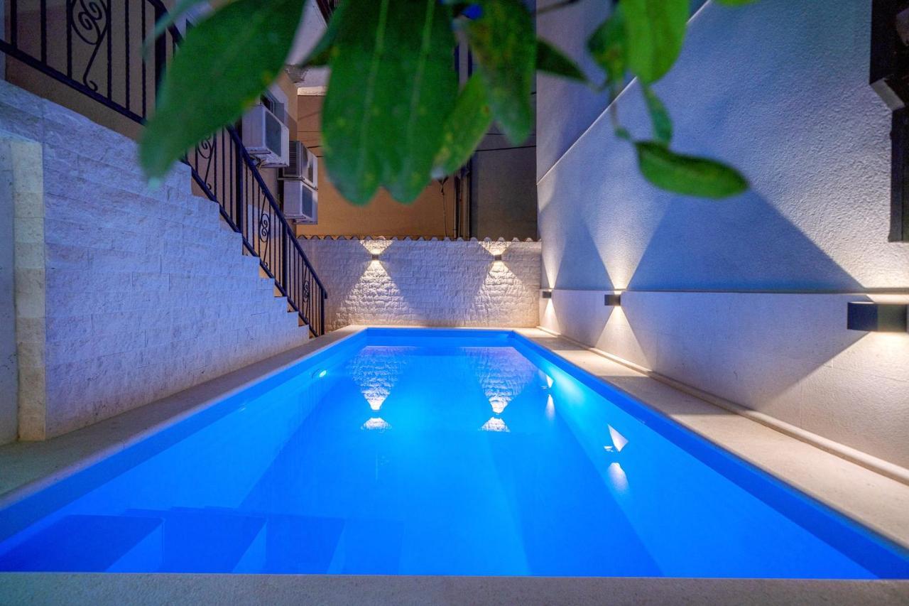 Heritage Residence In Center With Pool- Apartments ヴォディツェ エクステリア 写真
