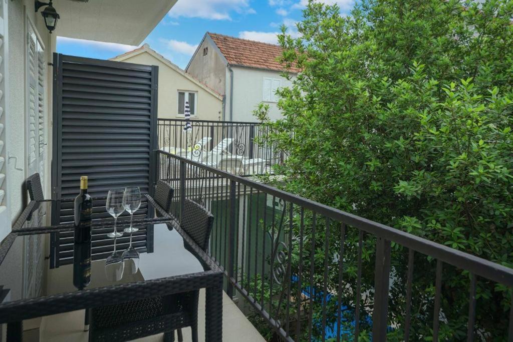 Heritage Residence In Center With Pool- Apartments ヴォディツェ 部屋 写真